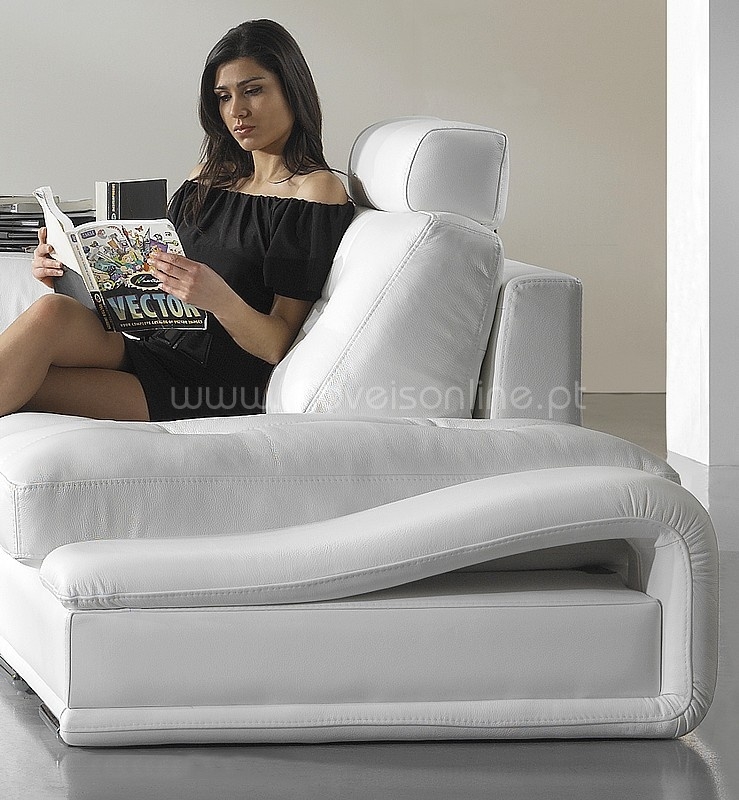 O sofá de canto Lille é a escolha certa para quem deseja adicionar estilo e aconchego à sala de estar. O seu design moderno e a sua versatilidade permitem que combine com qualquer decoração.