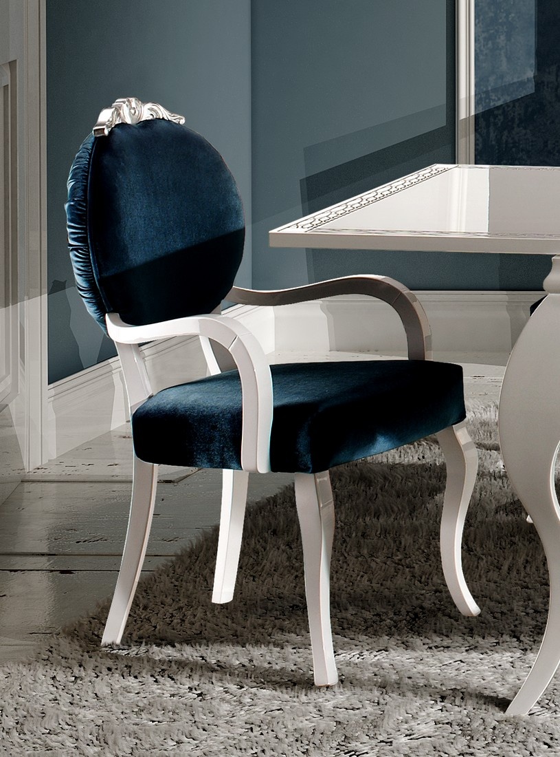 O cadeirão Nila é a união de conforto e beleza. Uma cadeira que apresenta um design moderno, funcionalidade e sofisticação para o seu lar.
