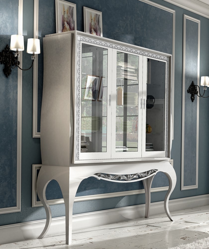 Organize e destaque seus produtos com a elegância da vitrine 3 portas Nila! Esta peça é ideal para quem deseja ter um ambiente mais moderno e sofisticado.
