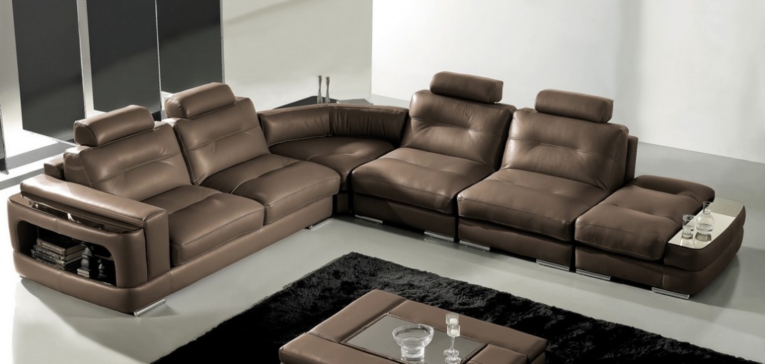 A beleza do nosso sofá de canto White ajudará a transformar qualquer espaço em um oásis moderno!
