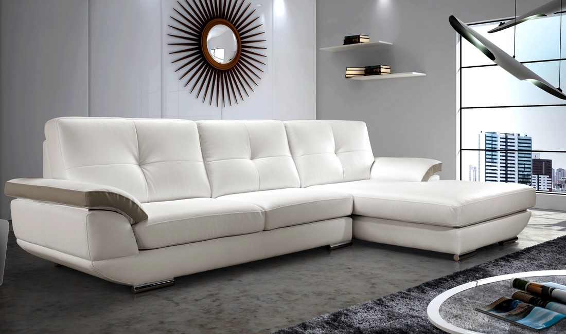 Estilo moderno e elegante o sofá chaise longue Florencia é a escolha ideal para aqueles que querem adicionar um toque de luxo e sofisticação à sua sala.