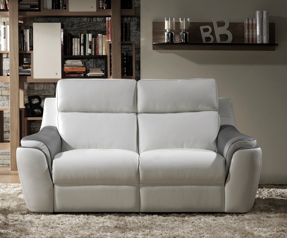 Conforto e versatilidade em um só lugar. O sofá 2 lugares Seven é a escolha ideal para quem procura qualidade e estilo.