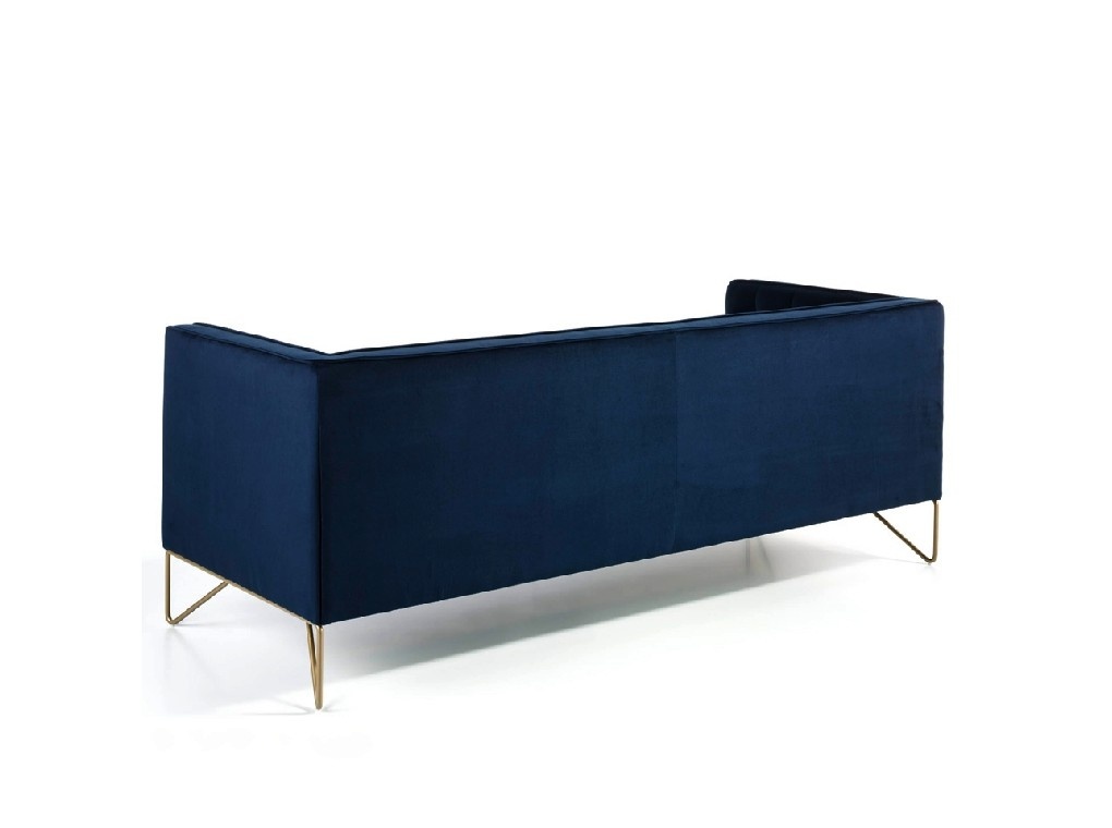 O sofá 3 lugares Carmona é a escolha perfeita para qualquer sala de estar. A elegância do seu design e a suavidade dos tecidos tornam-no o complemento ideal para criar um ambiente acolhedor e moderno.