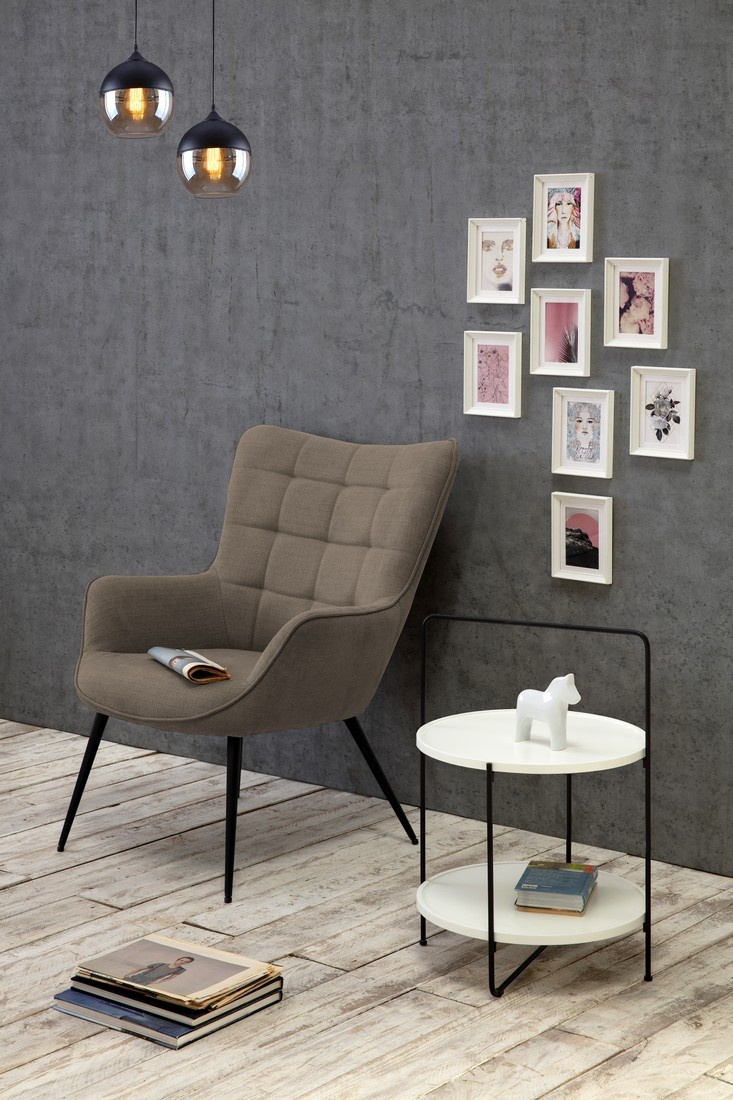 A Cadeira Gretel, com seu design moderno e minimalista, é a escolha perfeita para adicionar sofisticação e estilo a qualquer espaço!