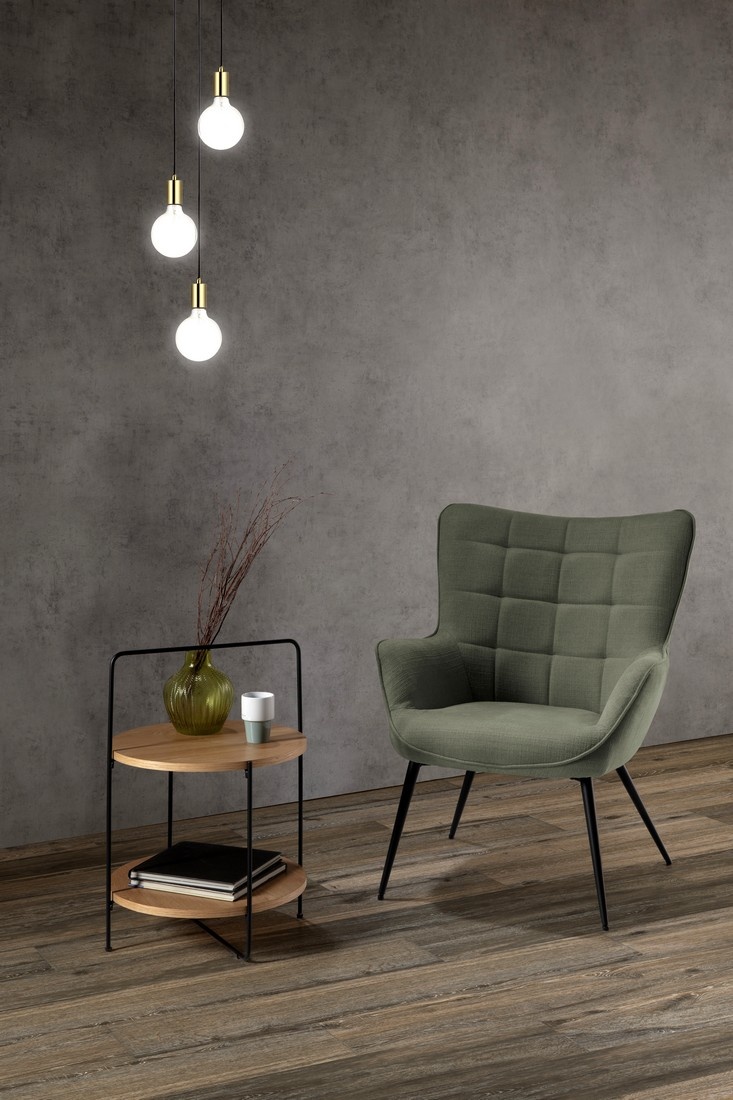 A Cadeira Gretel é um clássico moderno que traz elegância e conforto para qualquer ambiente. Com seu design atemporal e cor vibrante, ela é a peça certa para completar qualquer espaço.