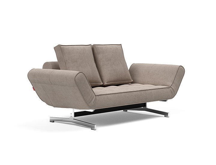 Descubra o sofá cama Ghia Chrome, um móvel moderno e versátil para qualquer espaço. Um design inteligente que permite transformar rapidamente o sofá em uma cama confortável para momentos de descanso.