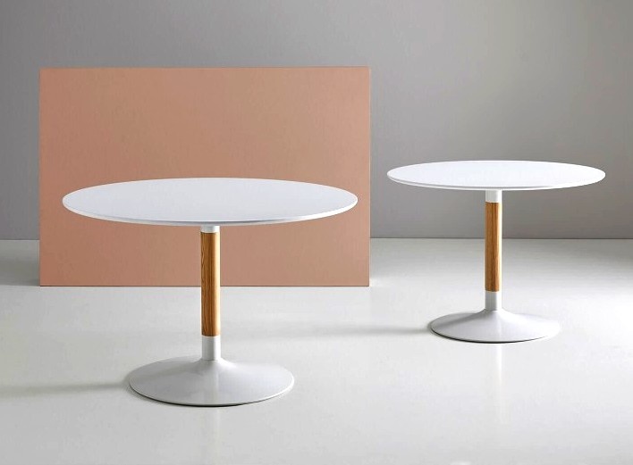 Transforme sua sala de jantar com a mesa de jantar Mira design moderno e estrutura durável que promove um ambiente aconchegante.