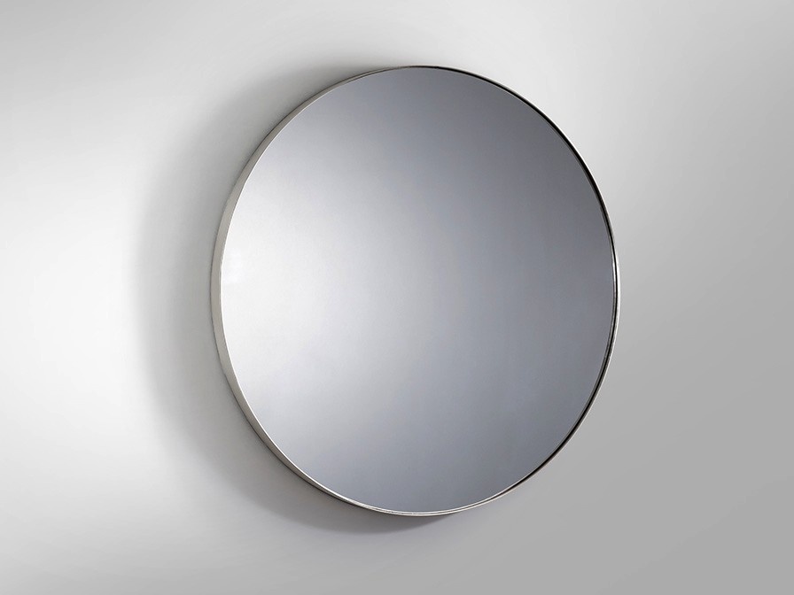 Um reflexo de beleza infinita. O espelho Orio redondo é a escolha certa para adicionar um toque especial à sua decoração.