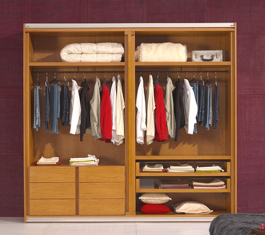 O roupeiro Una é a escolha perfeita se procura um roupeiro moderno e funcional para o seu quarto. Combinando qualidade, design e versatilidade, é a opção ideal para complementar o seu ambiente.