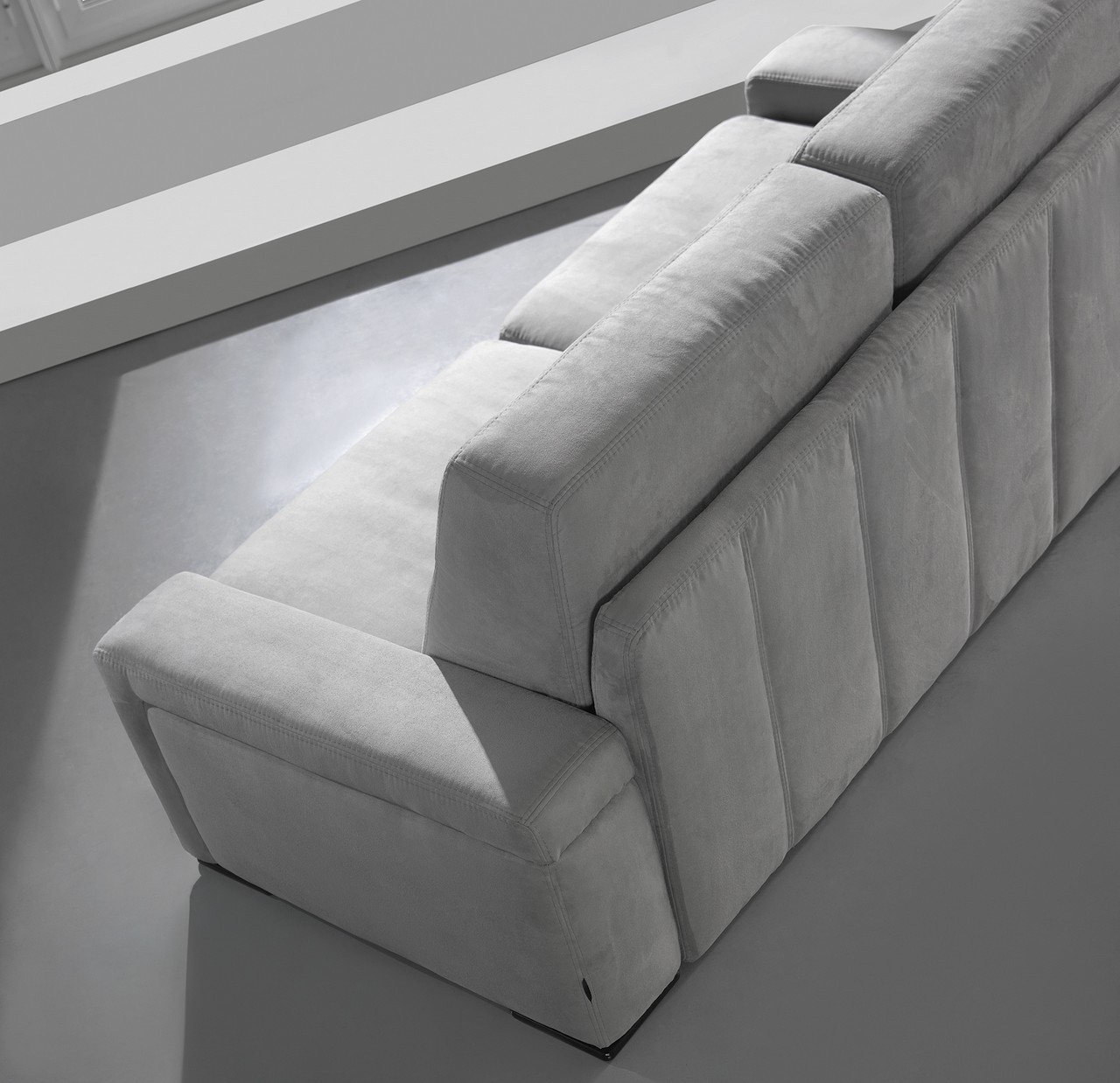 Aproveite o espaço e o conforto do sofá Cama Katia! Um sofá moderno e versátil que lhe trará ainda mais comodidade para os seus dias.