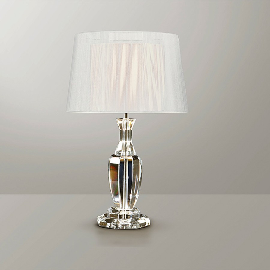 Ilumina o teu lar com a elegância do candeeiro de mesa Corinto II. Uma luz suave e aconchegante para todos os momentos.