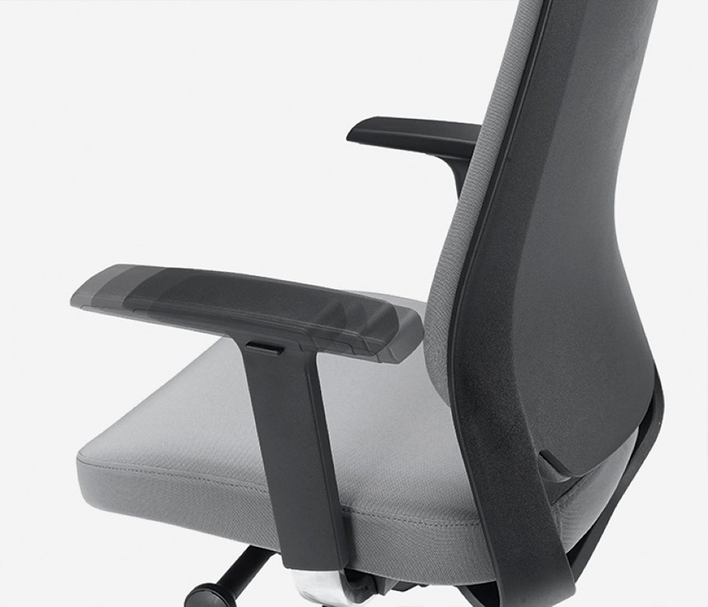 Conforto e design moderno na sua mesa de trabalho. A cadeira Silk Low é a escolha ideal para quem procura praticidade, ergonomia e conforto.