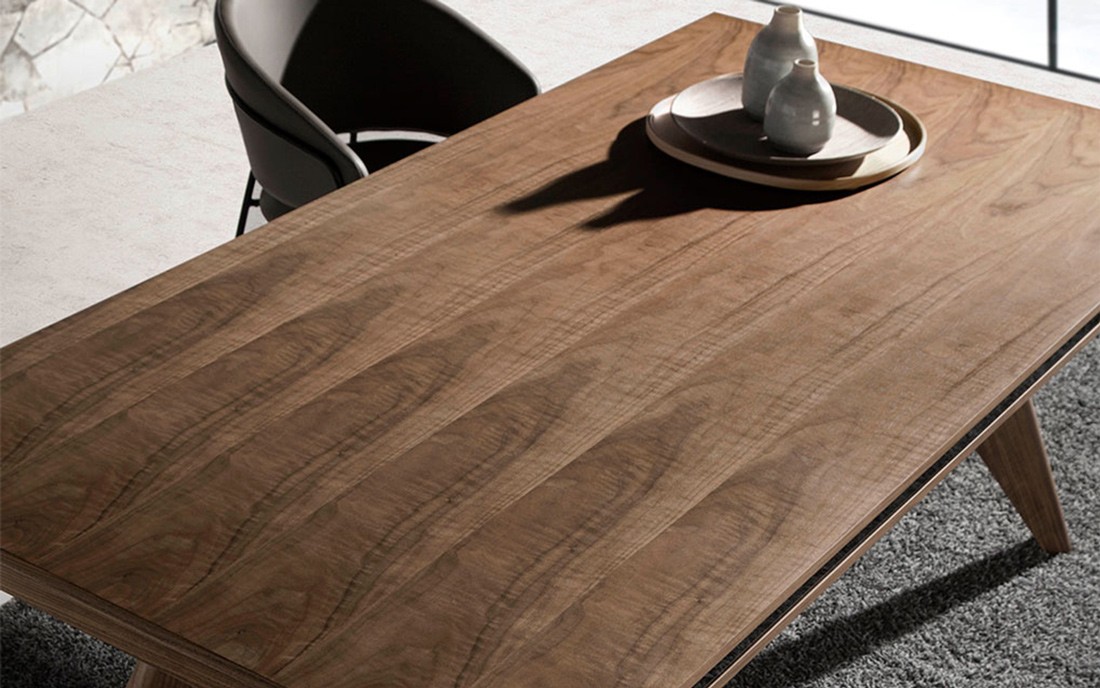 A mesa de jantar Imola é a combinação perfeita entre estilo e funcionalidade. Seu design moderno proporciona o equilíbrio ideal para os momentos de celebração em família.
