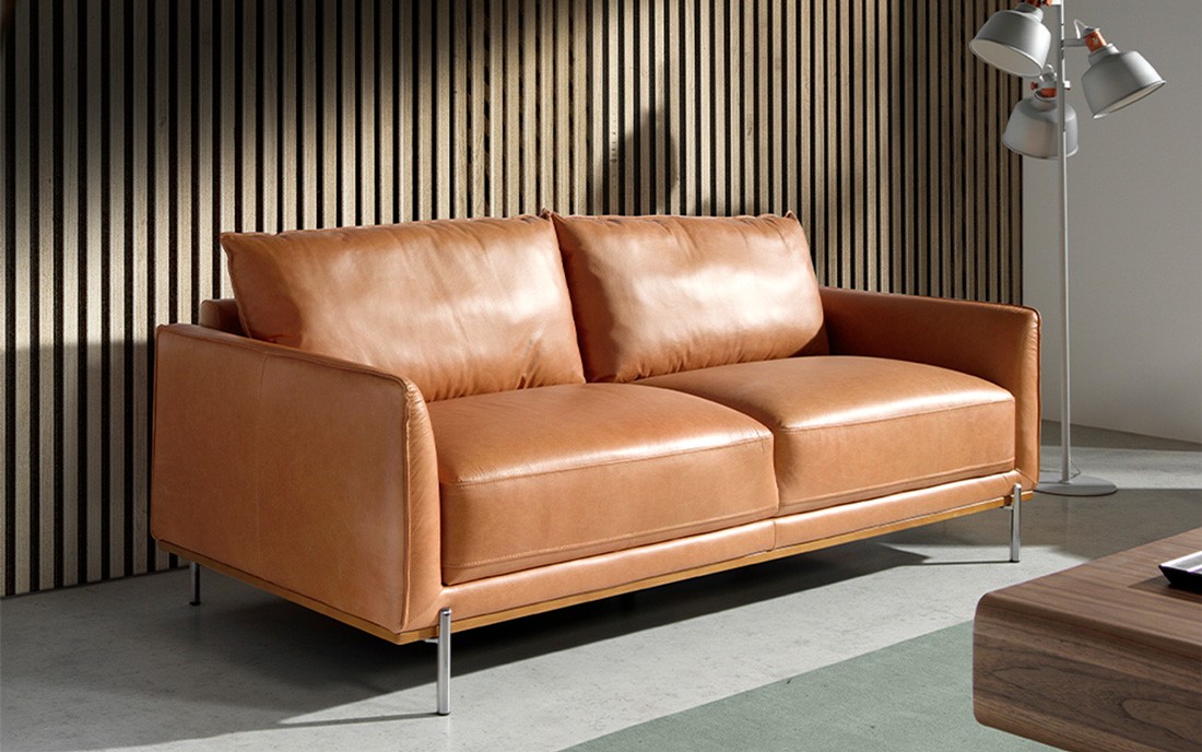 Conforto e beleza em um só lugar. O sofá de 3 lugares Topázio é a escolha ideal para quem deseja proporcionar aconchego e modernidade ao seu lar.
