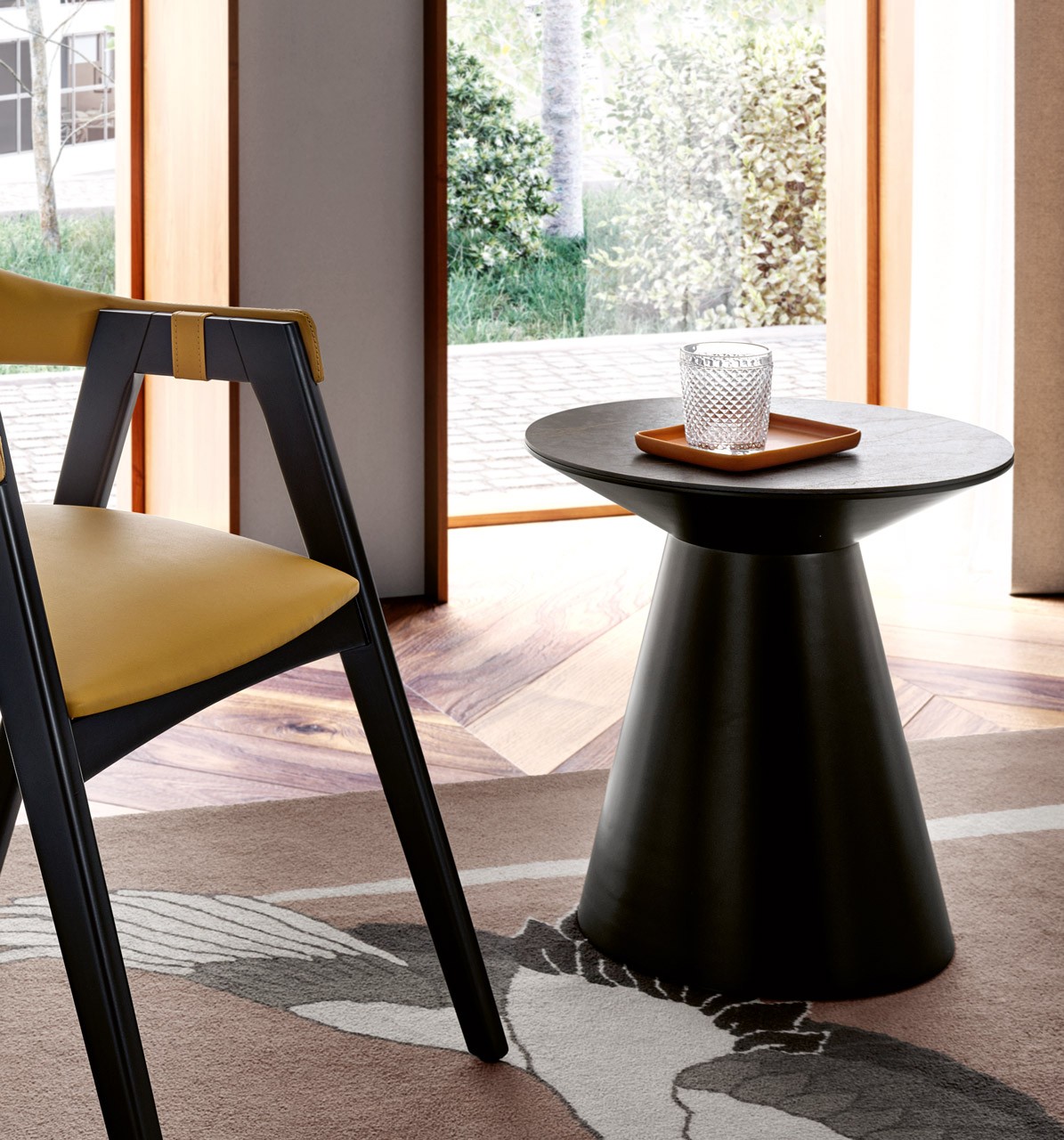 A mesa de apoio Napoli é a escolha ideal para o seu espaço. Esta peça elegante e moderna adiciona um toque de sofisticação e atemporalidade a qualquer decoração!