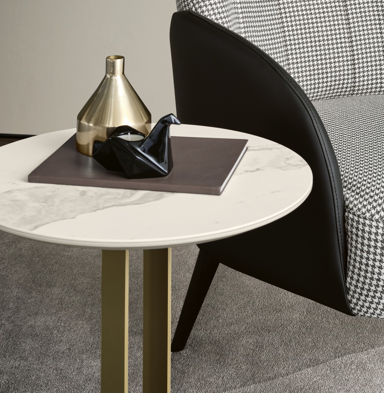 A mesa de apoio Messina é a peça ideal para dar um toque de elegância extra à sua sala de estar!
