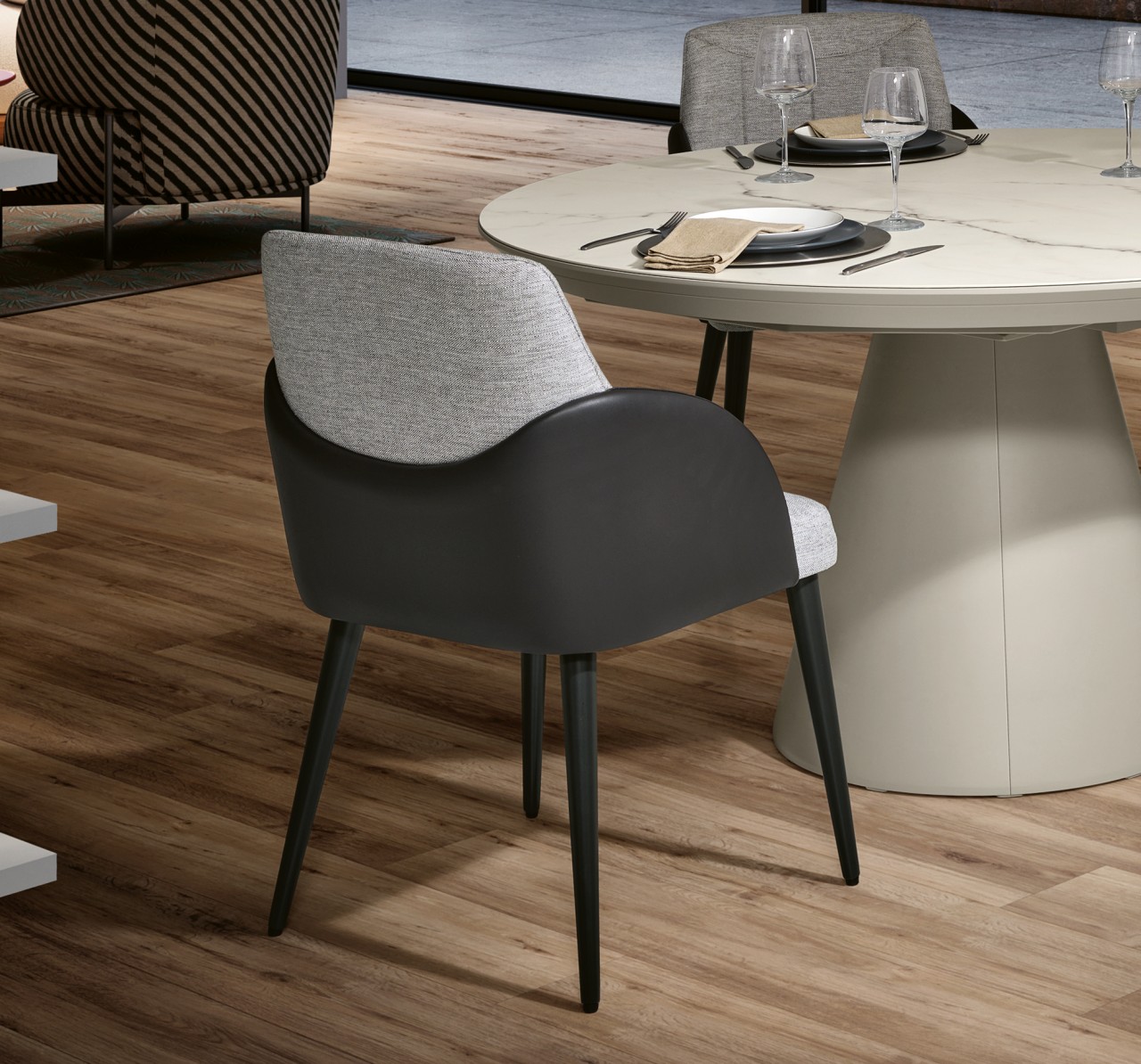 A cadeira Messina é o equilíbrio perfeito entre estilo e conforto.