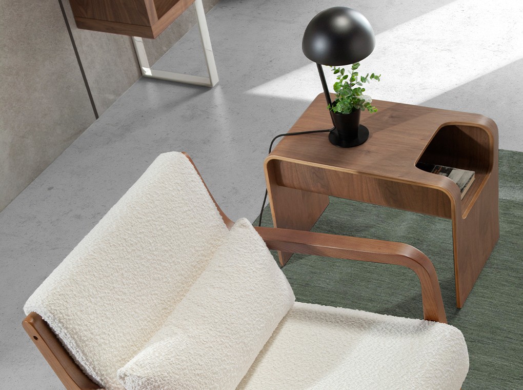 A mesa de apoio Tura é a peça ideal para trazer charme e estilo à sua sala. Seu design moderno se encaixa perfeitamente com qualquer decoração.