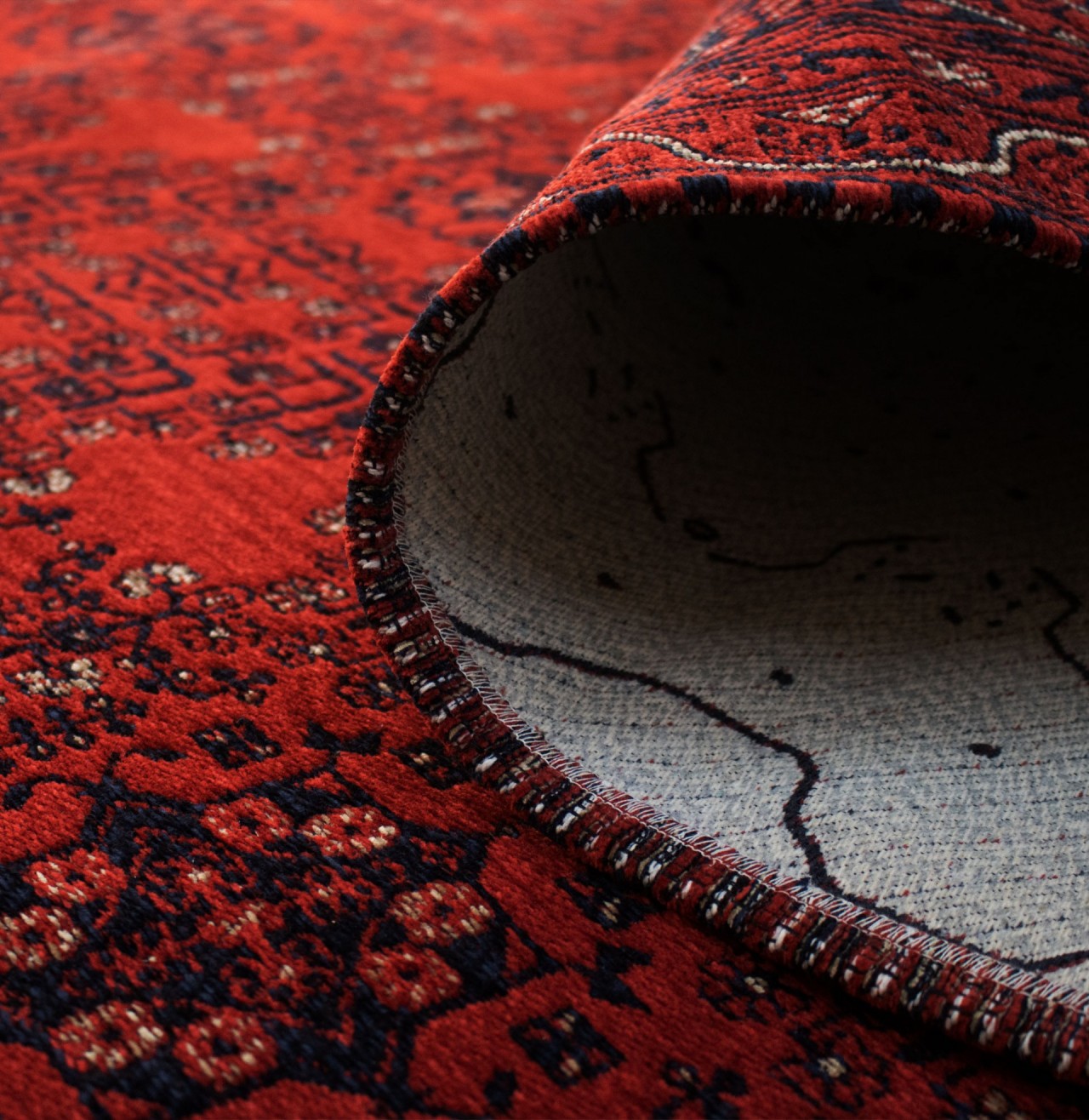 O tapete Bukhara 02 é um verdadeiro trabalho de arte! Com sua beleza exótica e tons vibrantes, ele traz uma energia única para qualquer espaço!
