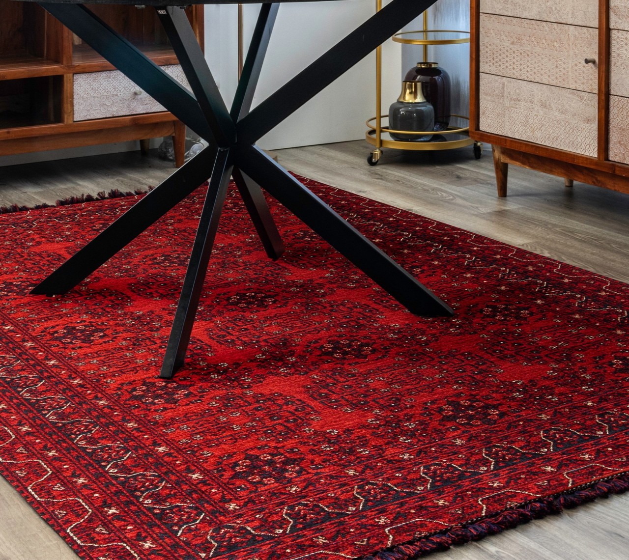 Um tapete feito com amor para adicionar charme e cor à sua casa o tapete Bukhara 02 é uma peça única que dá um toque de beleza e sofisticação para qualquer ambiente!