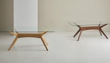 A mesa Della é feita de vidro temperado resistente, tornando-a a peça perfeita para qualquer espaço. Seu design moderno e sofisticado é uma ótima opção para quem procura ousar na decoração.