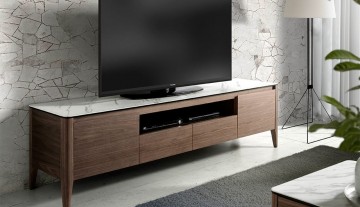 Torna o teu espaço único com o móvel TV Marble. Uma combinação de elegância, modernidade e conforto para te acompanhar no dia a dia.
