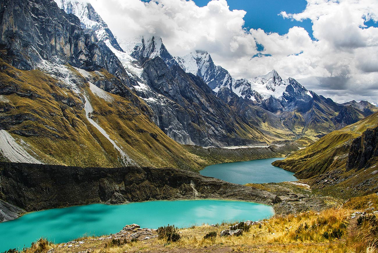 Monte como uma moldura de rio