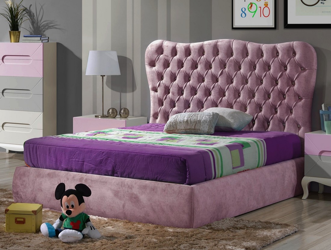 O quarto juvenil Kenzo Ruby é o lugar perfeito para criar um espaço de tranquilidade e diversão para os mais pequenos. Uma área que permite a exploração da imaginação!