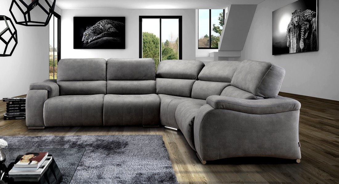 O sofá de canto Koris é a peça perfeita para transformar o seu espaço num lugar moderno e acolhedor. Tem um design único e sofisticado que torna esta peça a escolha certa para o seu lar.