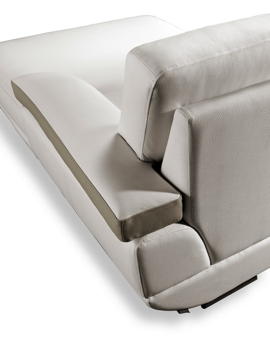 A sofá chaise longue Florencia é a escolha perfeita para quem procura sofisticação e conforto para o seu espaço. Com design moderno e linhas elegantes, garante beleza e requinte a qualquer divã.