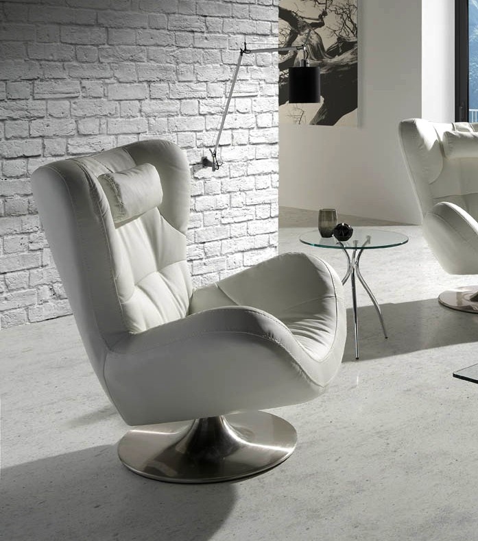 A poltrona Swivel é a escolha ideal para adicionar um toque moderno e elegante à sua sala. Seu desenho é único e seu assento giratório tornam ainda mais confortável.