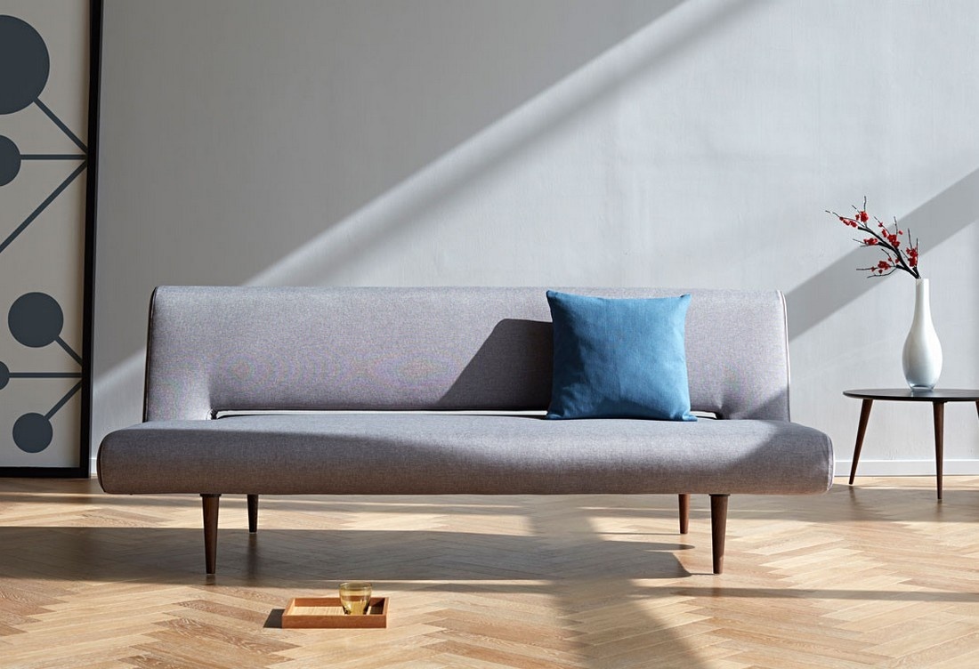 Dormir e relaxar ao mesmo tempo. O sofá cama Unfurl é a solução perfeita para quem procura máximo conforto e funcionalidade praticidade.