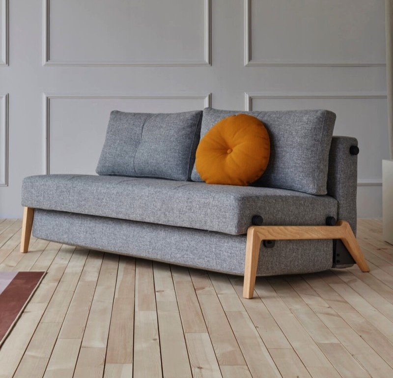 Pensar em conforto não é mais um sonho! O sofá cama Cubed Wood oferece-te o melhor dos dois mundos design moderno e aconchegante, num só produto!