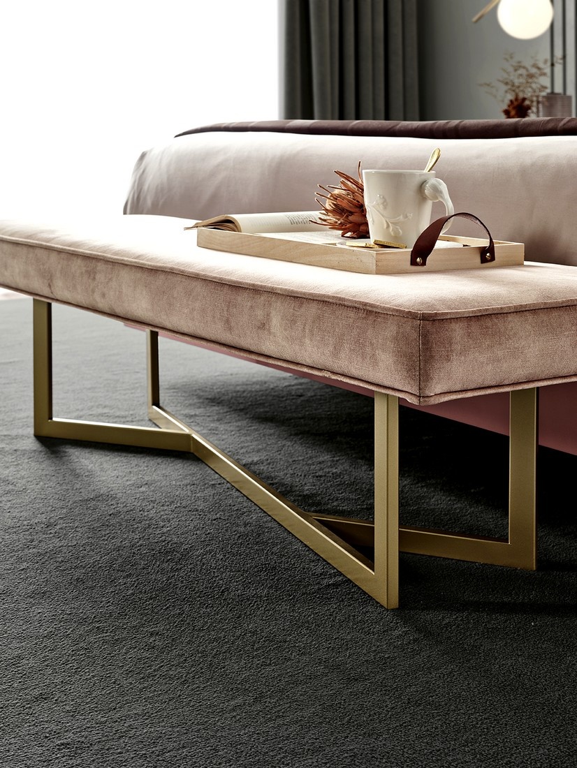 A banqueta Amora 01 é a opção perfeita para decorar qualquer ambiente. Uma versão moderna e elegante que garante conforto e estilo.