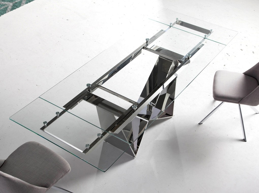 Um toque moderno para qualquer espaço. A mesa de vidro temperado transparente é a escolha ideal para quem deseja acrescentar elegância e estilo às suas salas.