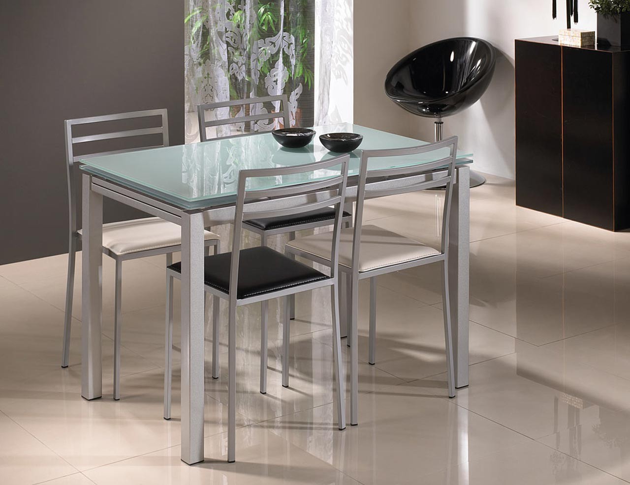 Organize sua cozinha com mais facilidade. Esta mesa extensível é a solução perfeita para quem quer utilidade e modernidade.