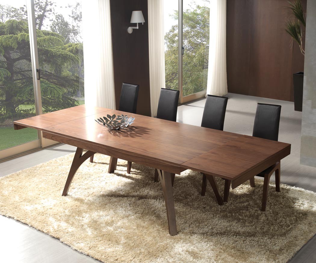 A mesa de jantar Sintra é a peça perfeita para qualquer ocasião. O seu design elegante e extensível torna-a versátil para jantares mais especiais ou até mesmo para refeições mais informais.