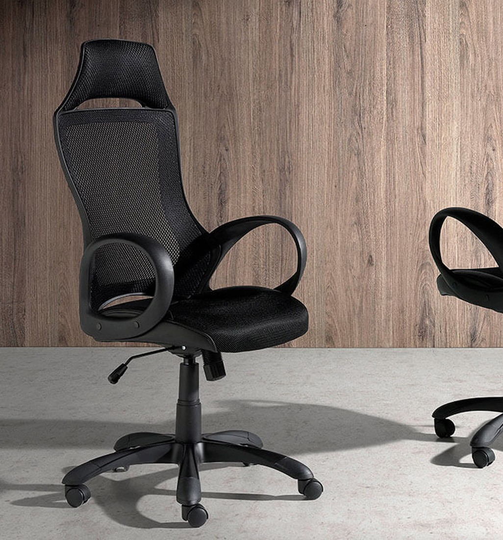 A cadeira de escritório Negra é a escolha ideal para quem procura conforto e estilo na sua rotina de trabalho.