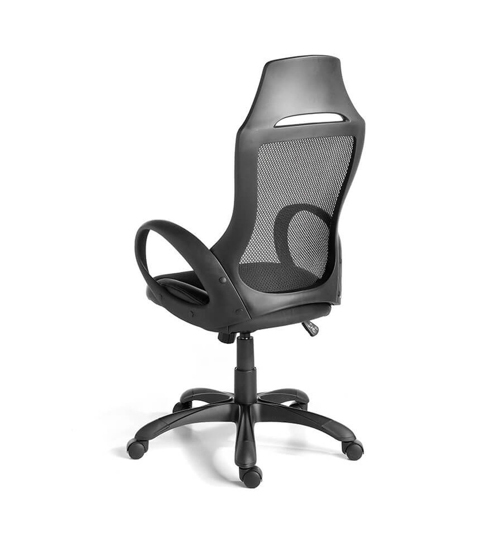 A cadeira de escritório negra é a aposta certa para um ambiente moderno e elegante.