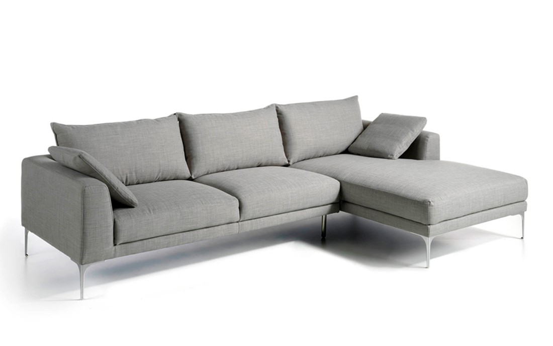 O sofá chaise longue Marbella é um sofá elegante e moderno que proporciona conforto e beleza a qualquer espaço. Um móvel versátil e aconchegante para desfrutar de momentos únicos com família e amigos.