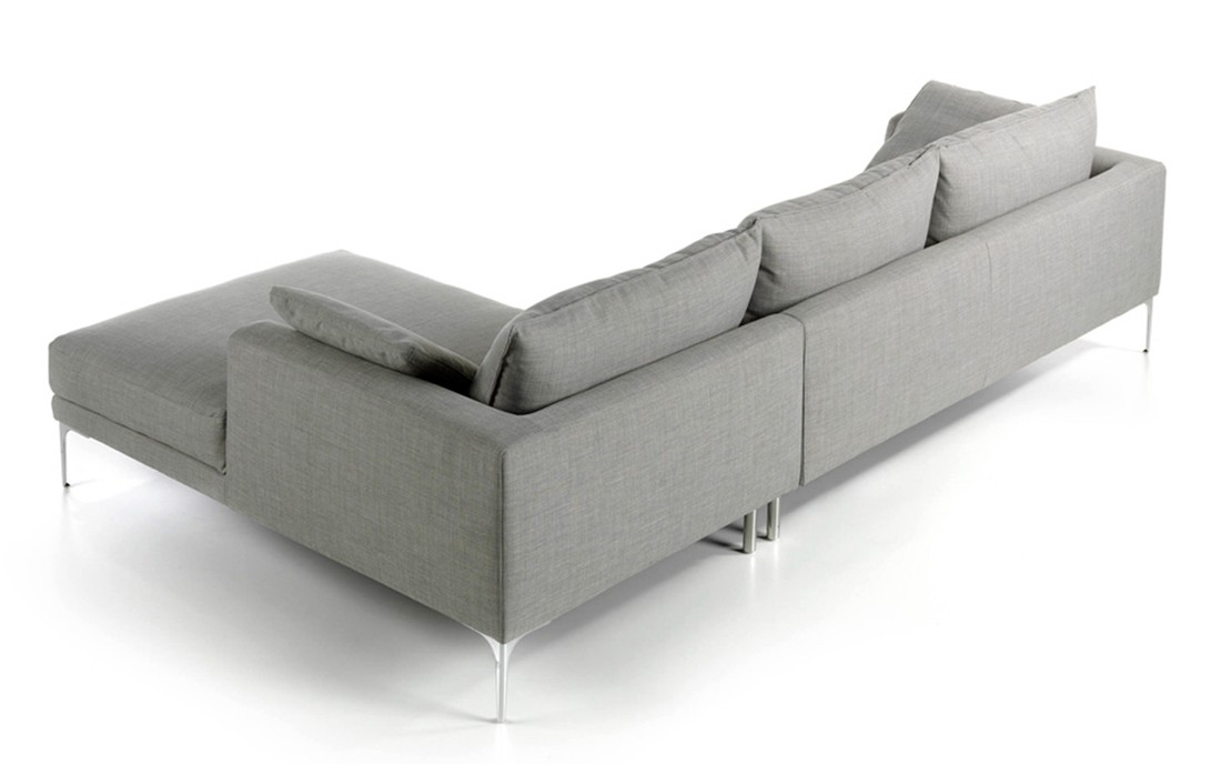 Conforto em dobro. O sofá chaise longue Marbella é a melhor opção para quem procura um design moderno e duas áreas de conforto para relaxar.