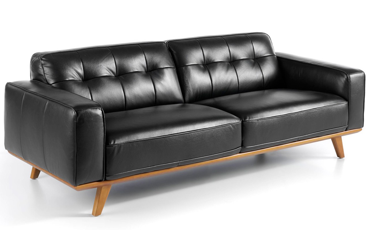 Conforto e estilo combinados. O sofá de três lugares Málaga é o companheiro perfeito para a sua sala de estar.