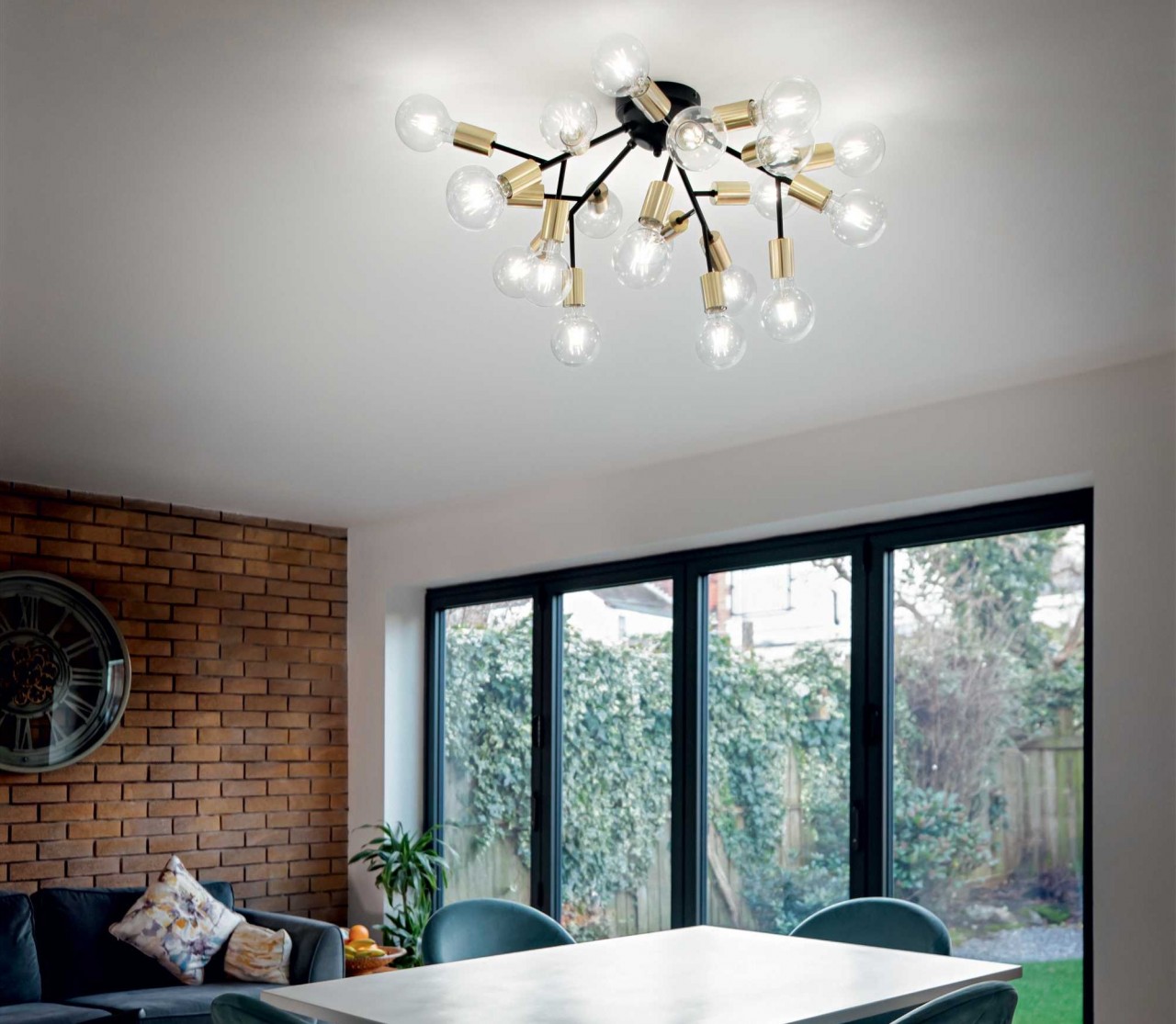 O plafon Spark é a escolha ideal para espaços iluminados com elegância e modernidade. Com design minimalista, proporciona luz direta e uniforme, criando um ambiente acolhedor.