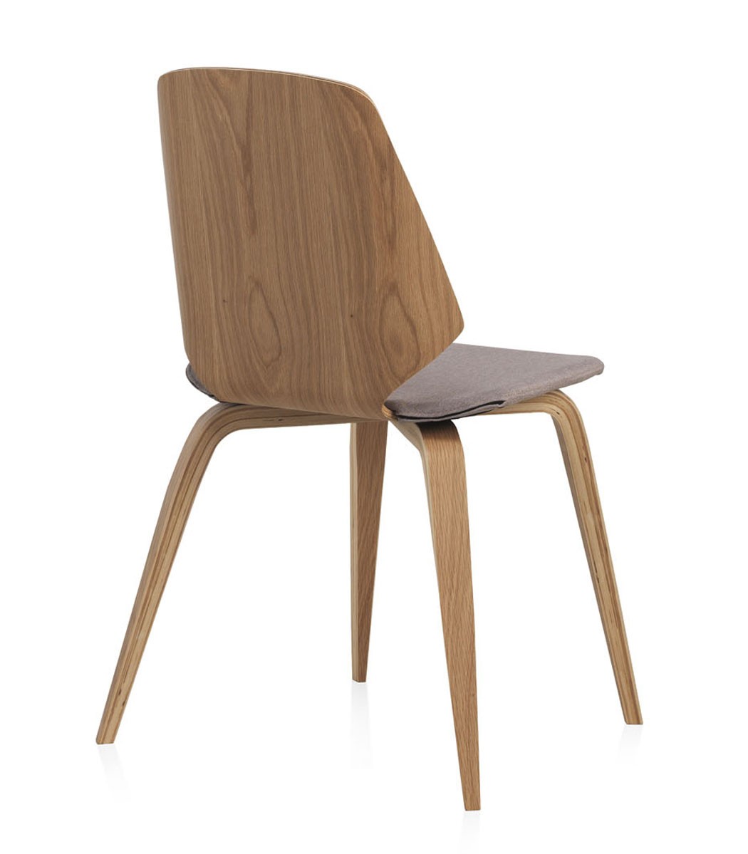 Conforto e estilo com a cadeira Vigo! Esta peça moderna e elegante é perfeita para adicionar um toque de sofisticação a qualquer espaço.