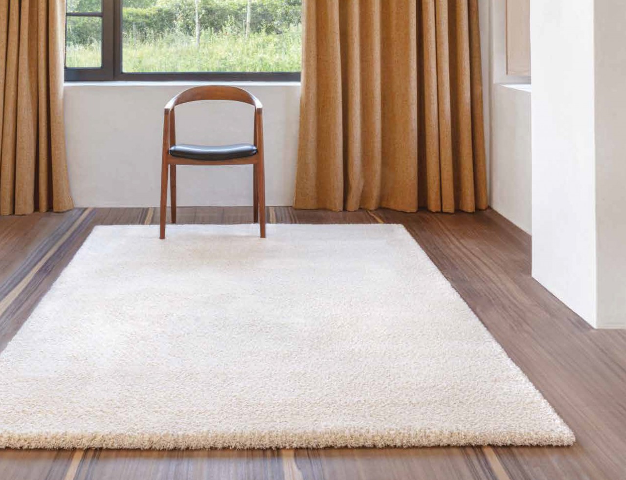 Um ambiente moderno e acolhedor com o tapete Husk a elegância do design minimalista para a sua casa!