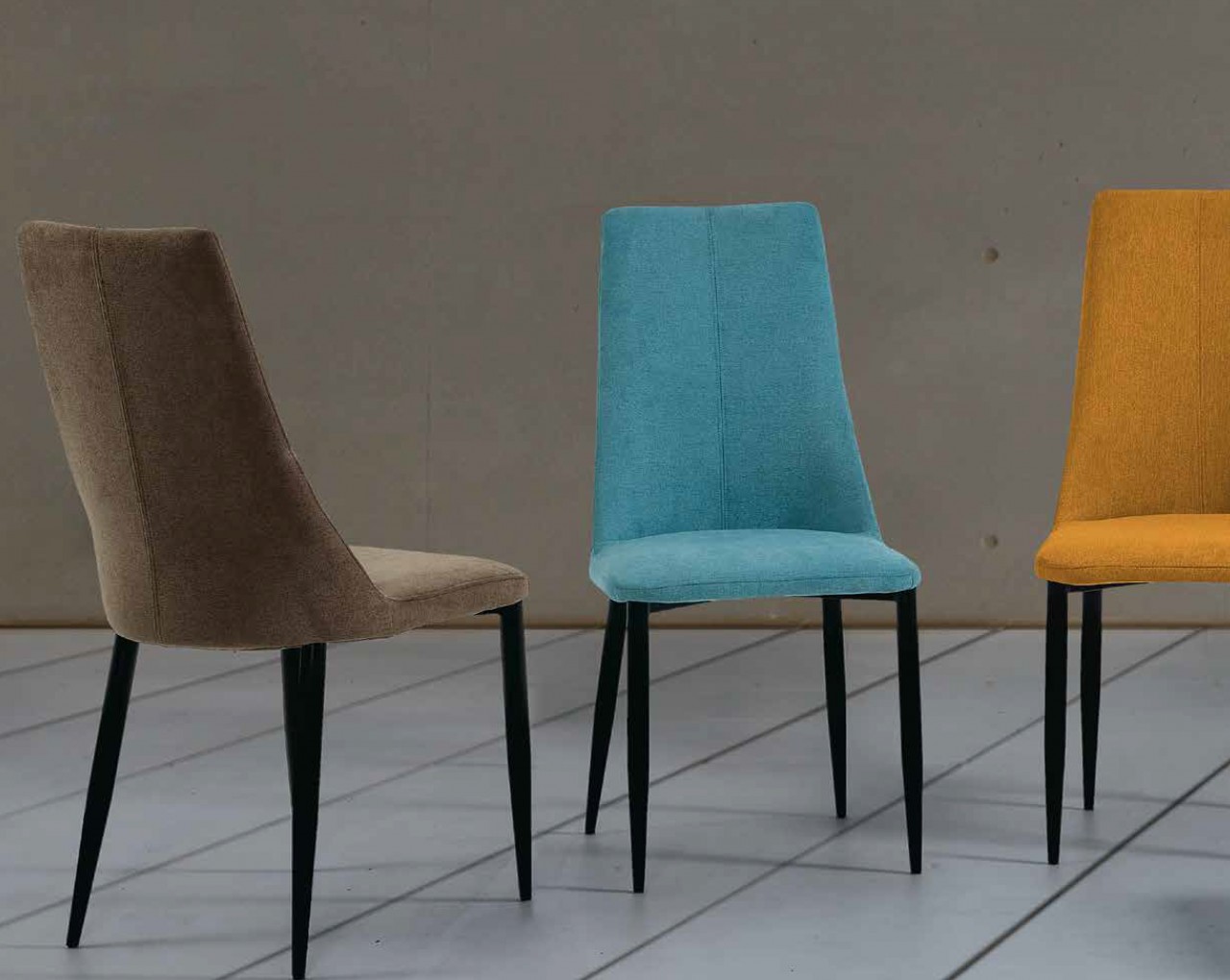 A cadeira Leti é a escolha certa para dar um toque moderno à sua cozinha seu design minimalista e sofisticado é ideal para criar um espaço aconchegante e elegante!
