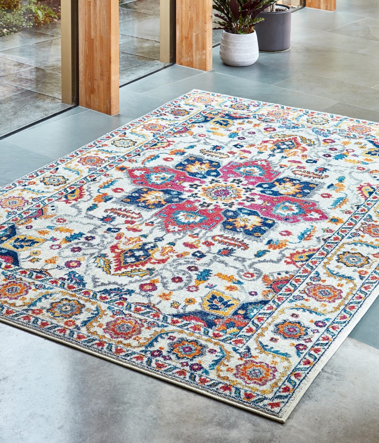 Um tapete nova Persian perfeito para encher a sua casa de cor e beleza!