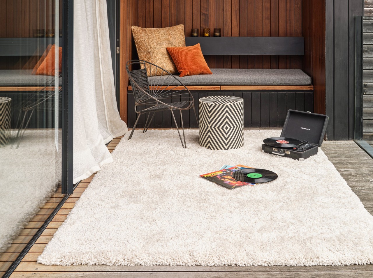 Um tapete Ritchie para aquecer o seu lar! Combine beleza e charme com o estilo e a qualidade deste tapete.