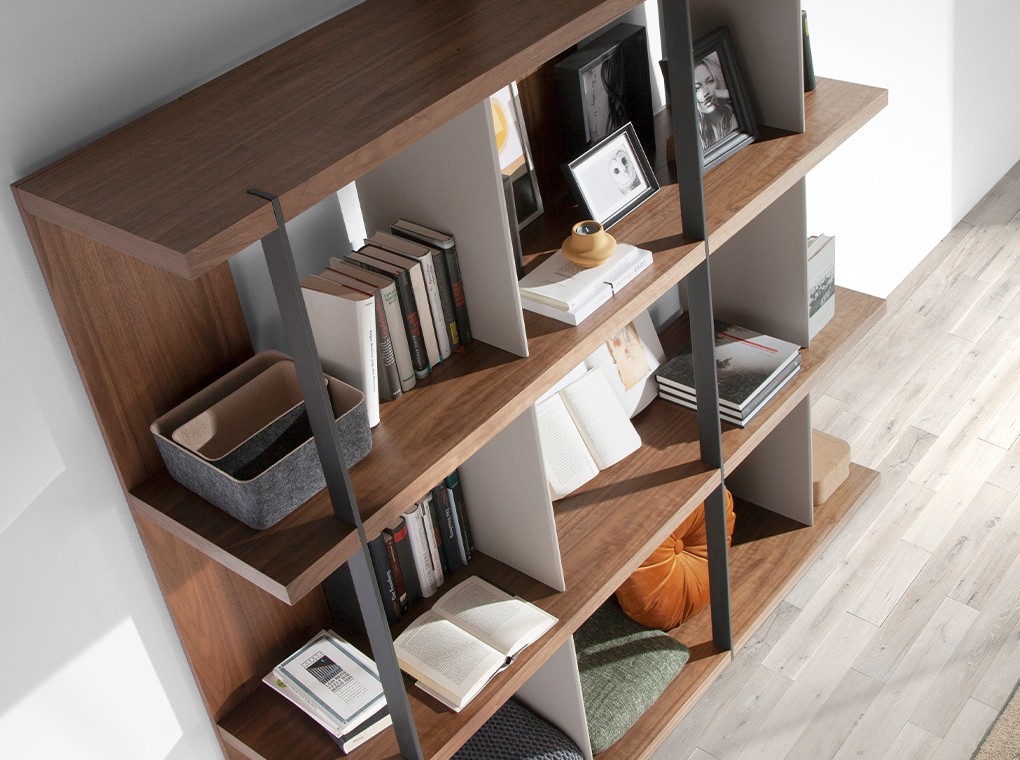 A estante Vernazza é a solução ideal para todos os seus espaços de armazenamento. Com design moderno e funcional, é perfeita para adicionar um toque de estilo a qualquer divisão.