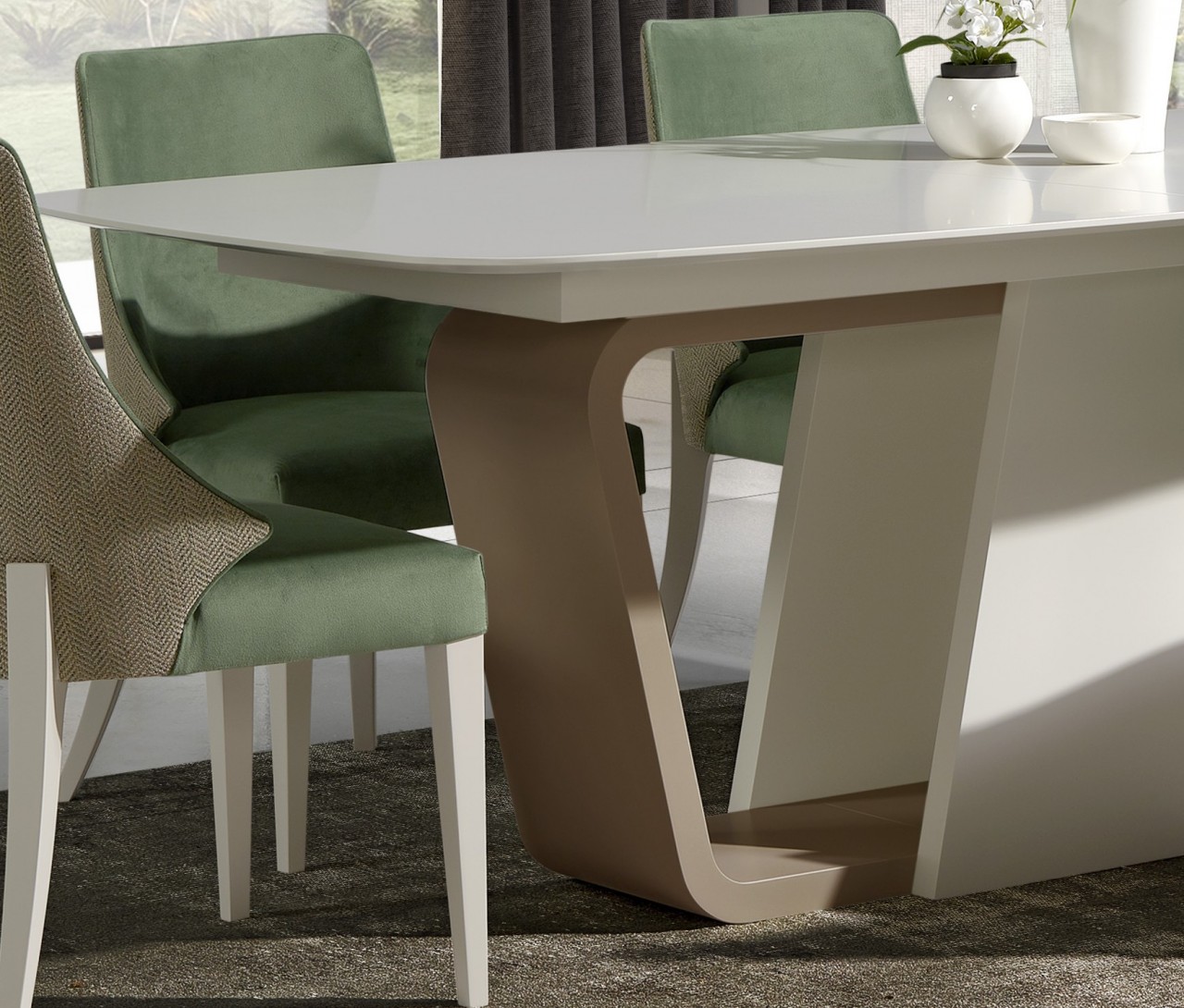 A elegância da mesa de jantar Musa é única. Um design moderno que se destaca na sala de jantar.